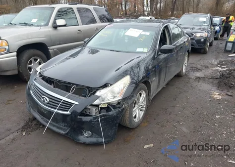 2015 Infiniti Q40 z USA, uszkodzony, nr VIN JN1CV6AR5FM521153